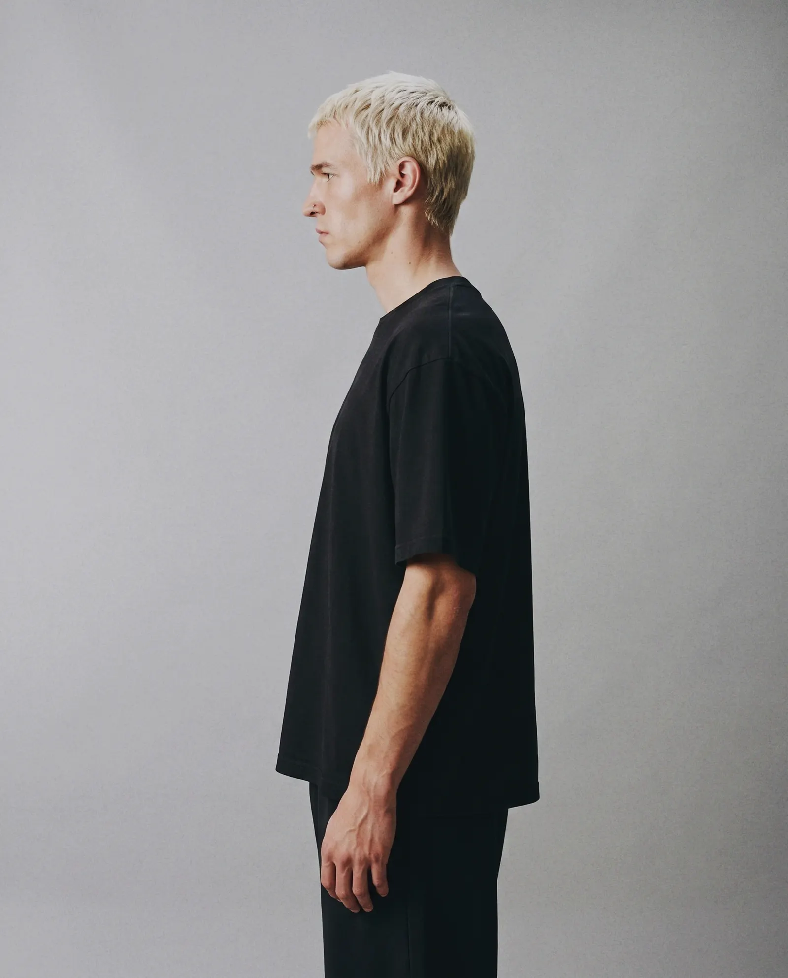 NINE BOROUGH in BLACK, Seitenansicht