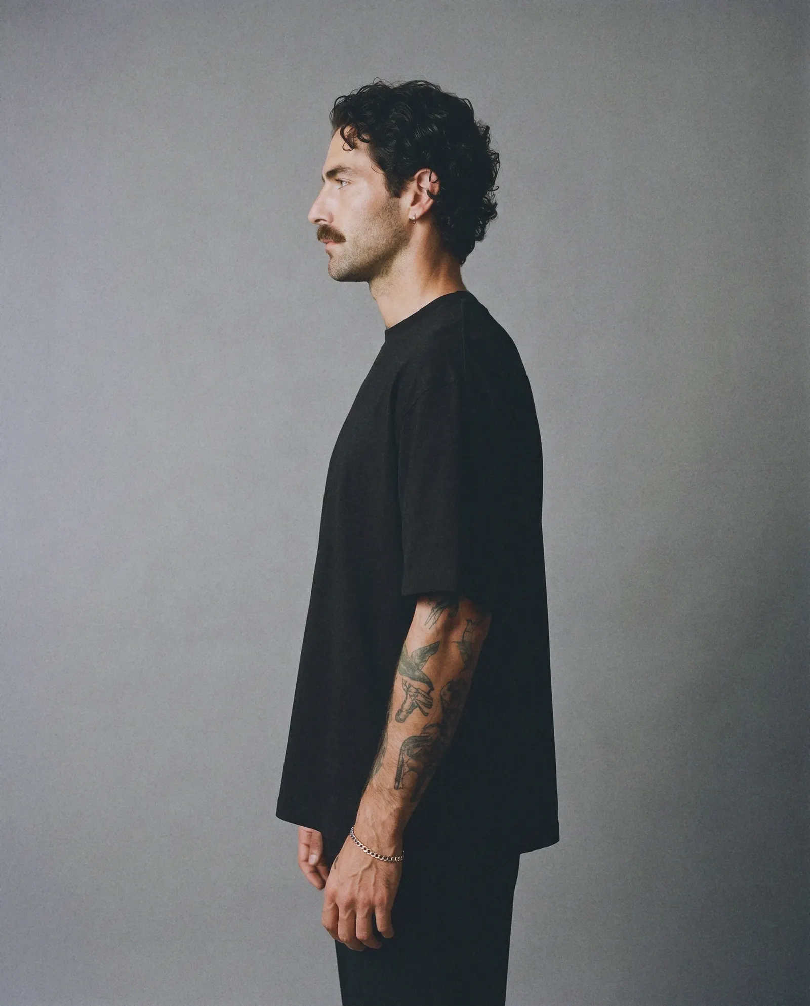 THE SHIRT in ACID WASHED BLACK, Seitenansicht